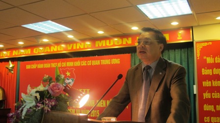 Đồng chí Lê Mạnh Hùng, Phó Bí thư Thường trực Đảng ủy Khối phát biểu chỉ đạo Hội nghị